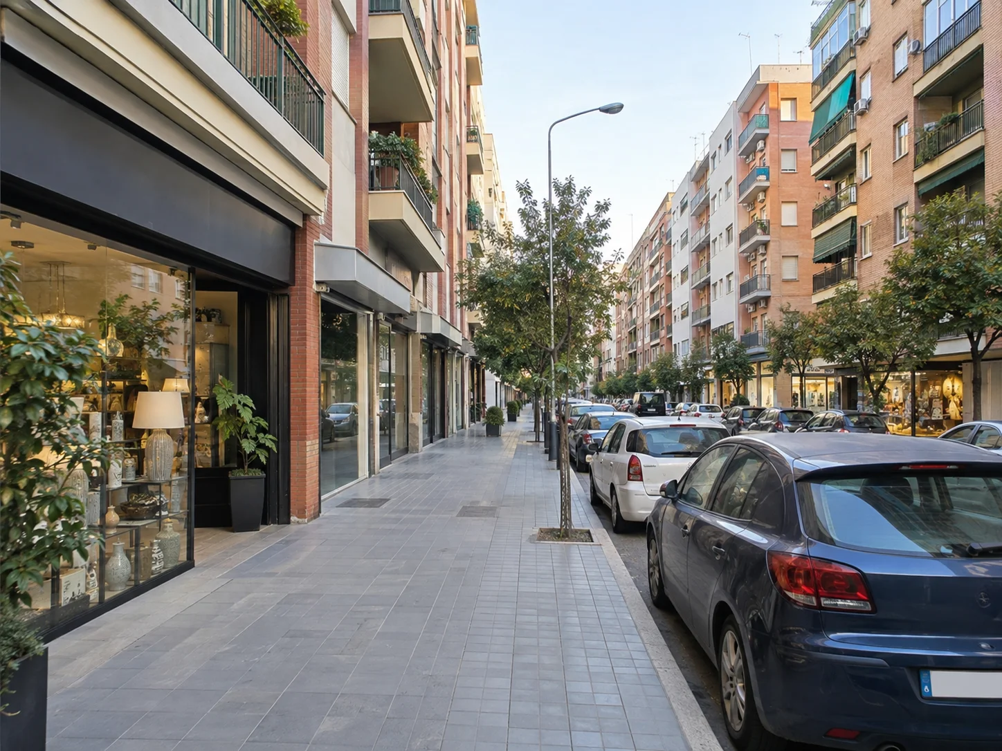 Bloques de viviendas y locales comerciales en el barrio de Nervión, Sevilla